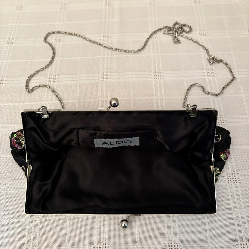 *SOLD* Vintage 90s ALDO Beaded and Sequin Clutch - Picture 5 of 8